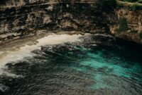 nusa penida blue lagoon A stunning aerial view of Bali's cliffs and turquoise waters, showcasing nature's beauty.